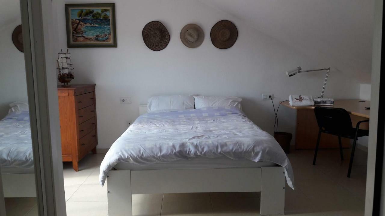 Newly Renovated Discover The Truth About Our Beautiful Oceanfront In Recent Renovations And New Management Ensure An Unforgettable Book Now And Experience It For Yourself Alloggio in famiglia *