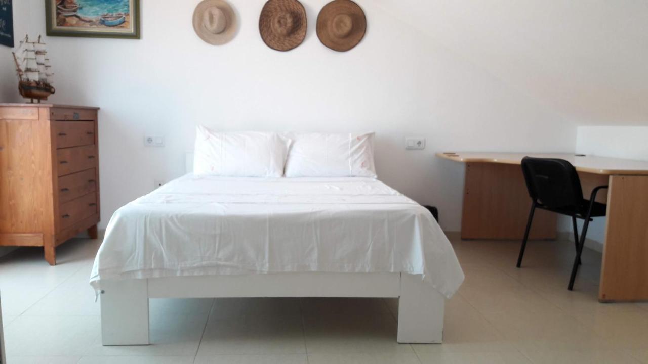 Newly Renovated Discover The Truth About Our Beautiful Oceanfront In Recent Renovations And New Management Ensure An Unforgettable Book Now And Experience It For Yourself Kwatera prywatna Benalmádena